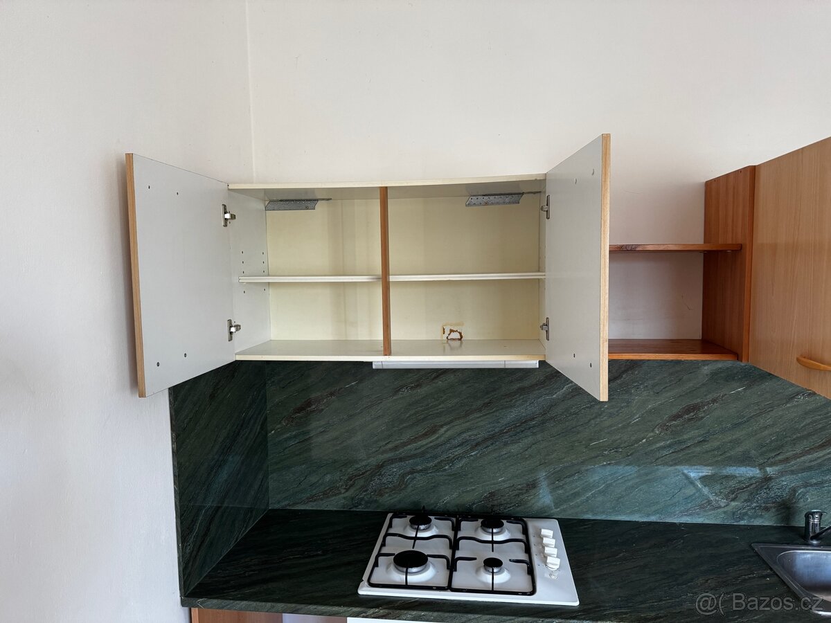 Kuchyňská linka s dřezem a spotřebiči - 2