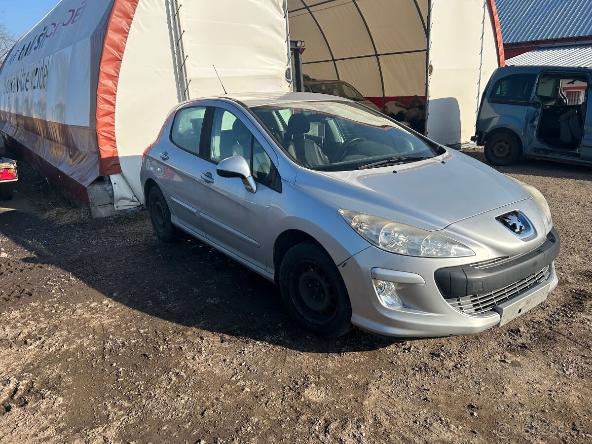 Peugeot 308 1,6 16v 88KW 5FW prodám díly z vozu - 2