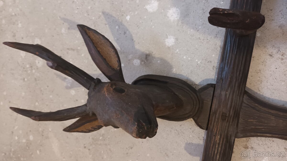 Vyřezávaný věšák - 2