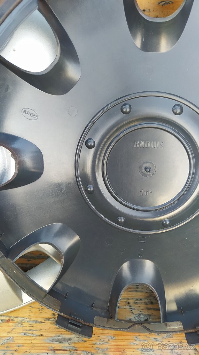 Kryty kol poklice Nissan originální 16" - 2