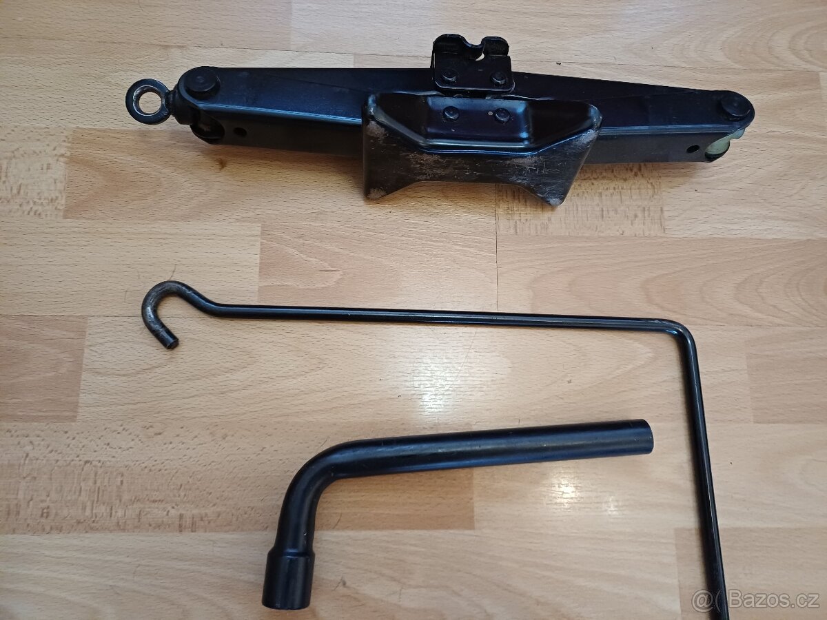 Originál Rover hever + klíč na šrouby - 2