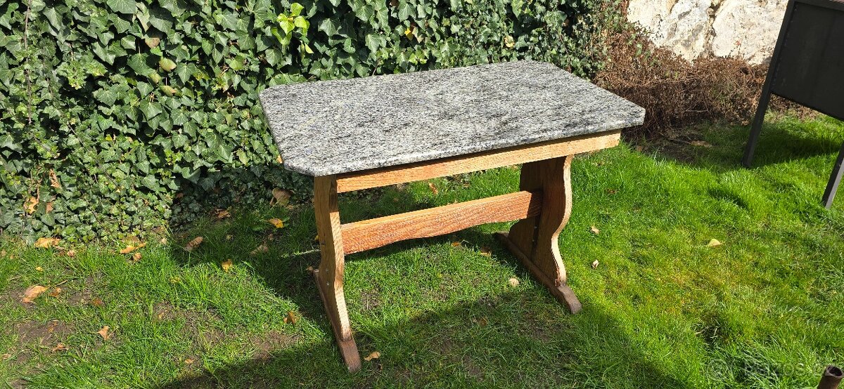 Mramorový stůl - 2