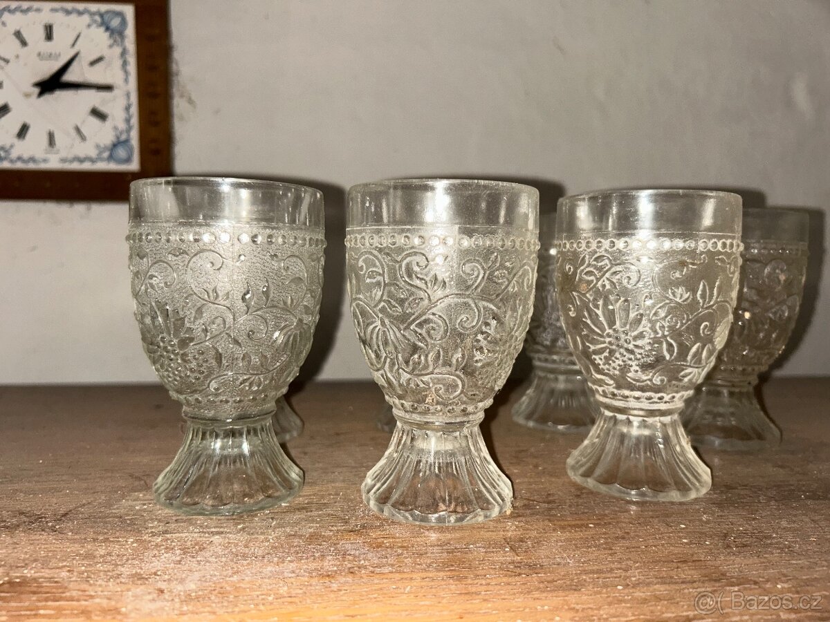 Čiré sklo/grogovka ,,cibulák’’ 9ks 500,- - 2