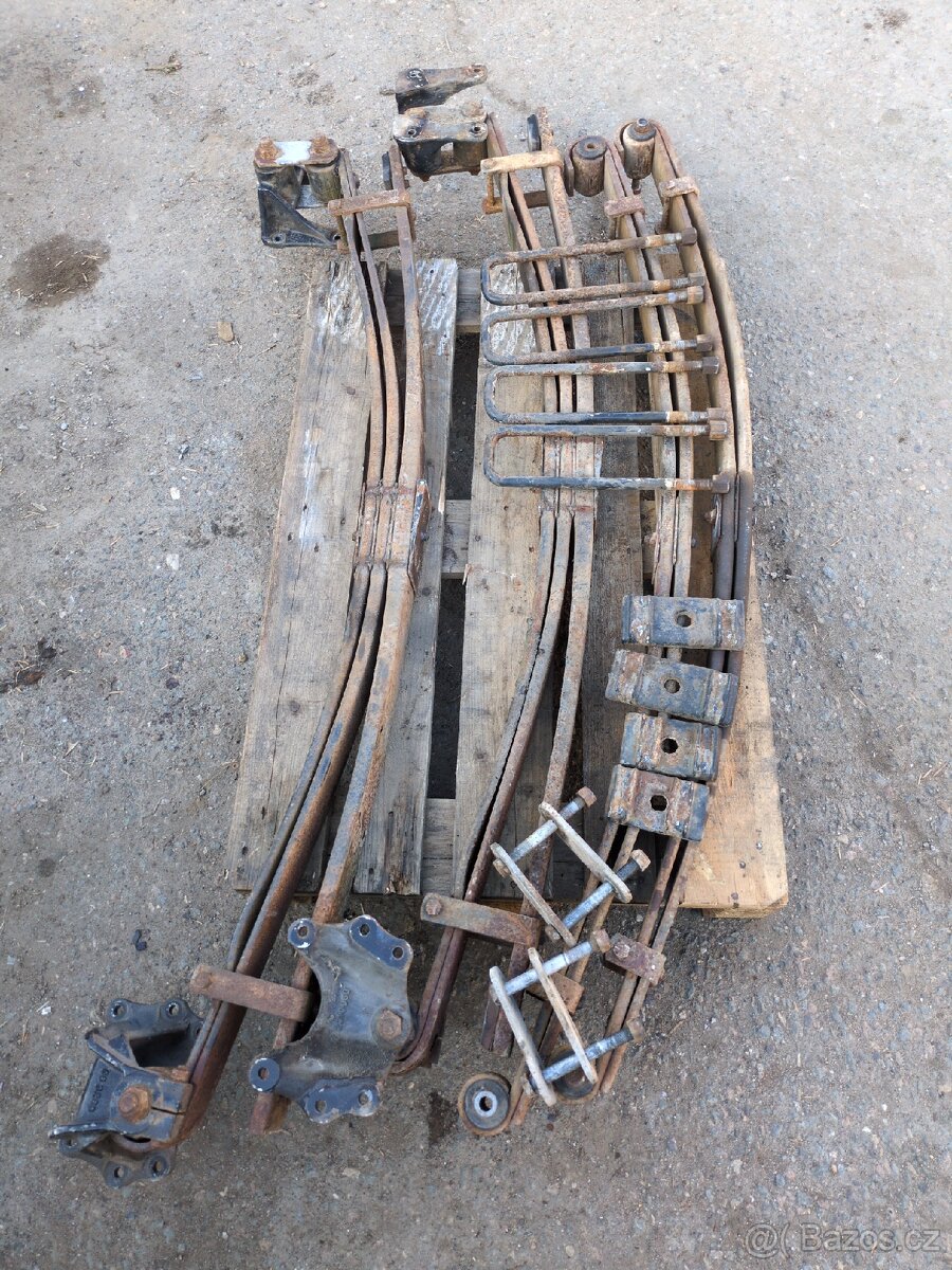 Avia D120 Cummins - parabolická pera - 2