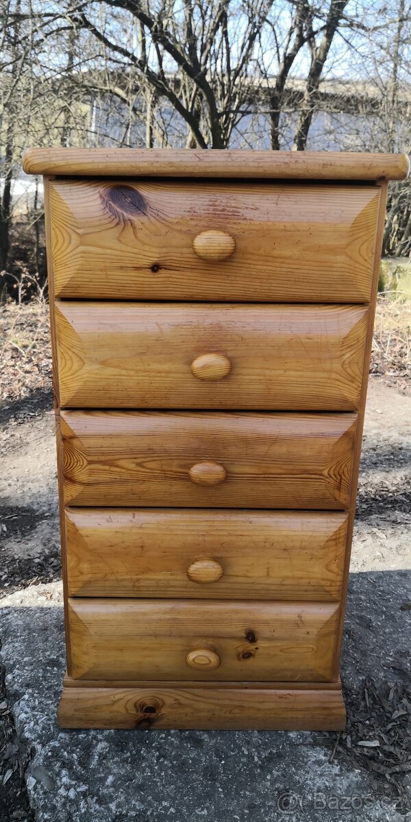 Celomasivní šuplíková komoda - 2