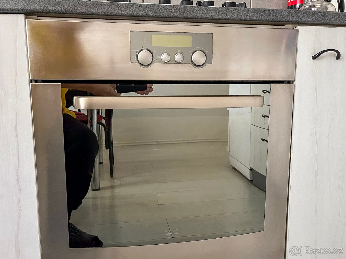 vestavná trouba Whirlpool AKZ 472 - 2