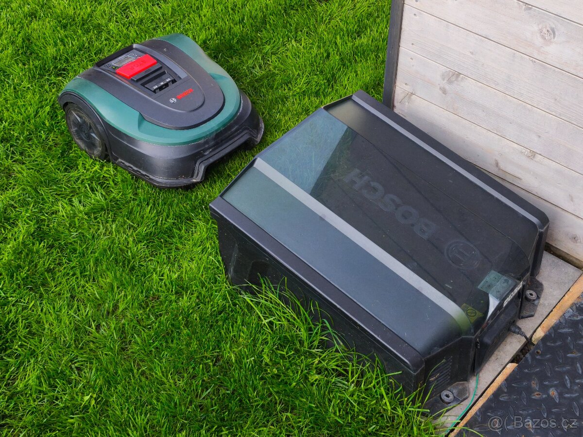 BOSCH Robotická sekačka Indego XS 300 - 2