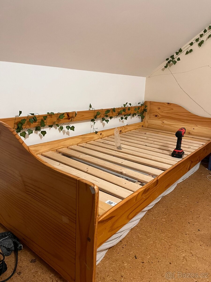 Dětskou dřevěnou postel s roštem 200 x 90 cm - 2