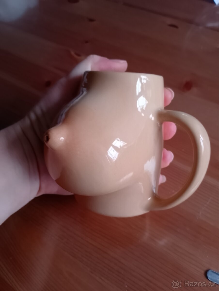 Žertovný hrnek prso - 2