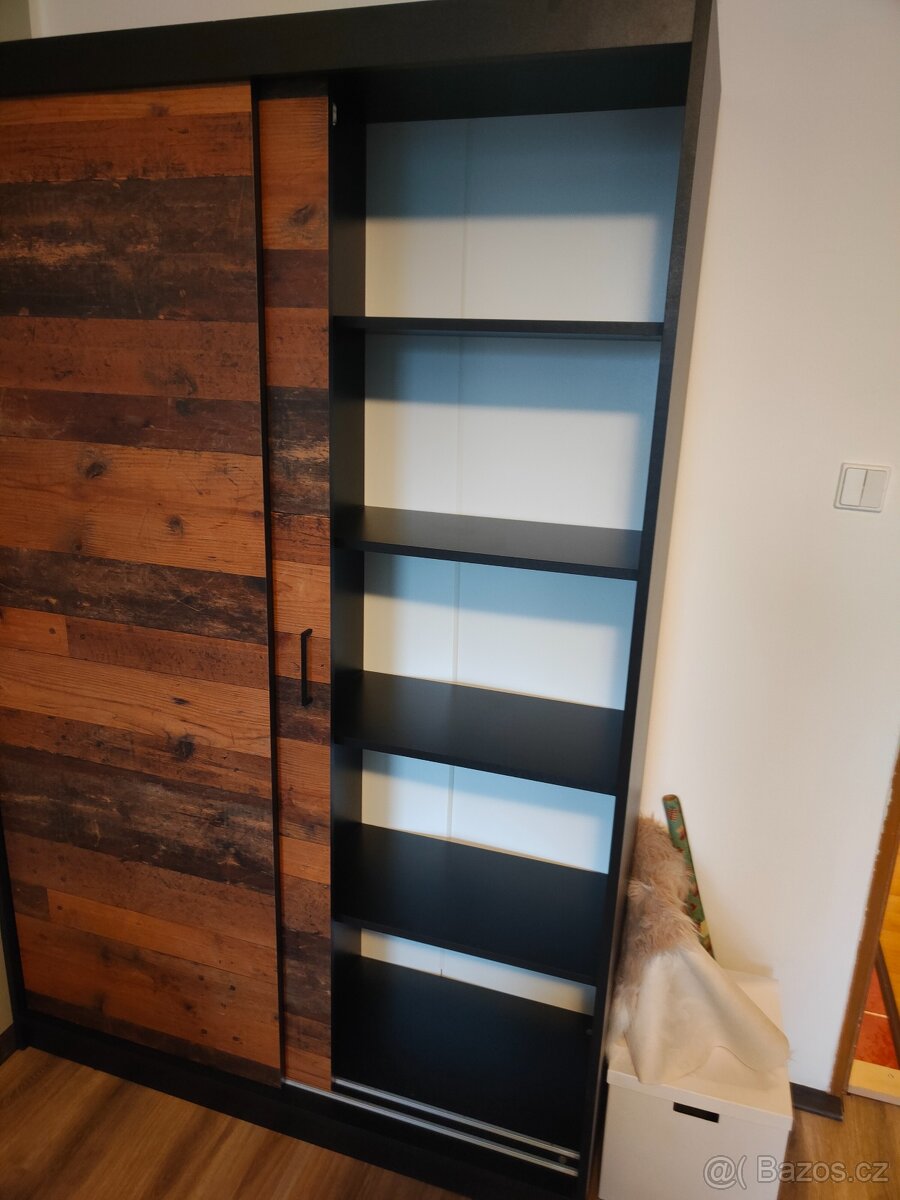 Šatní skříň - 2