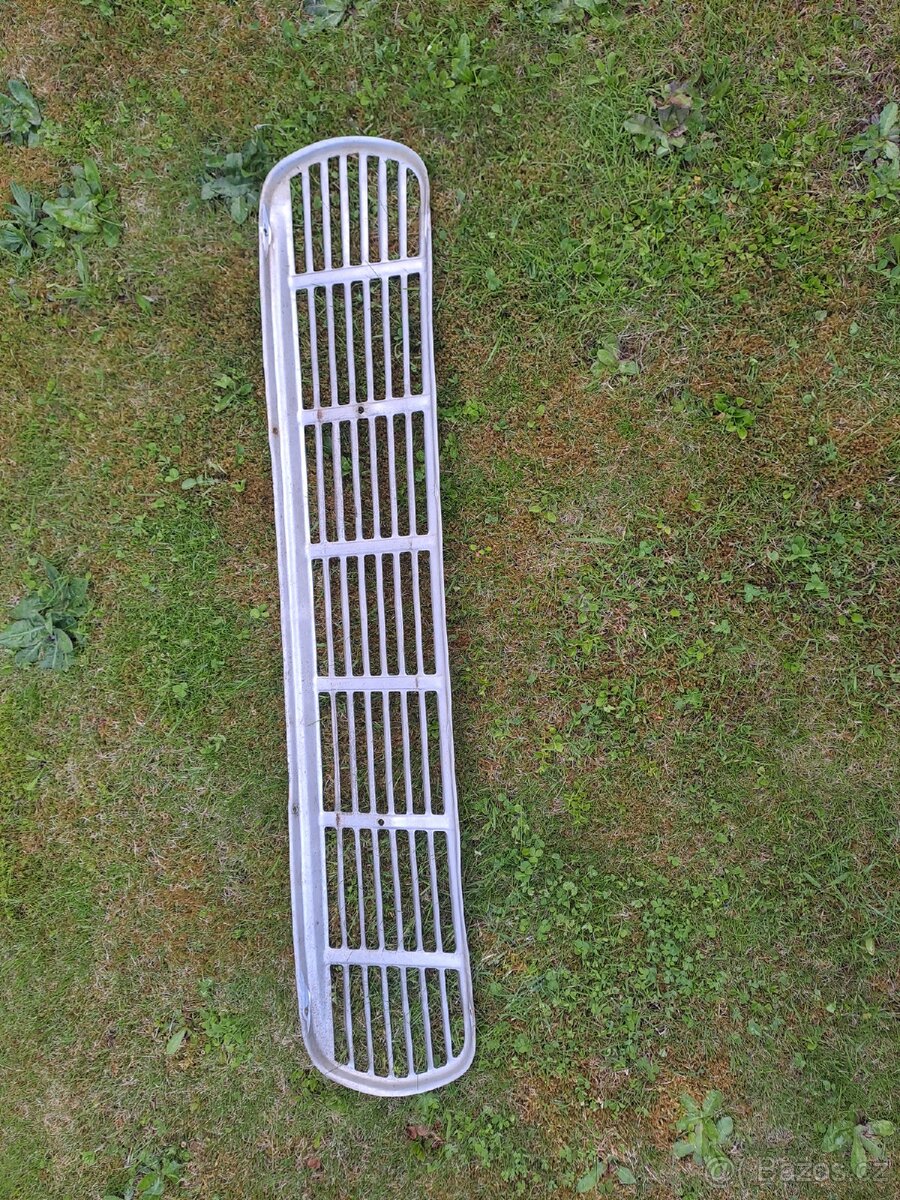Škoda 1100mb mřížka čela. - 2