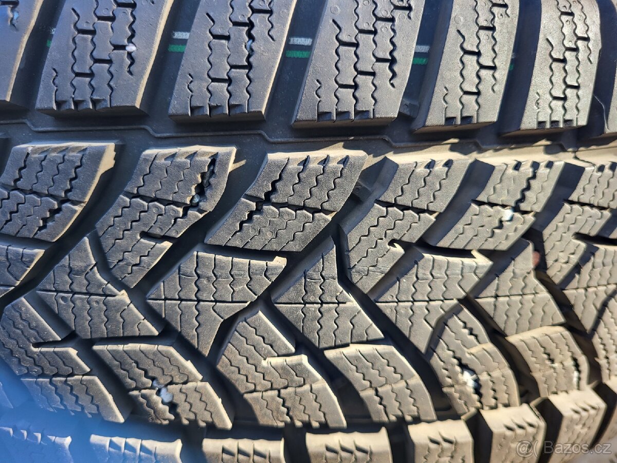 205 60 16" Dunlop Winter Sport 5 - 2