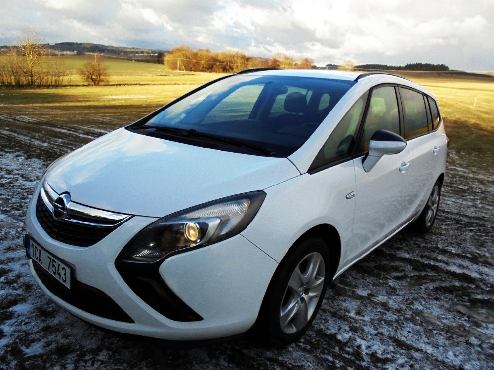OPEL ZAFIRA C 2.0 121KW,r.2014,187732km servisní kniha - 2