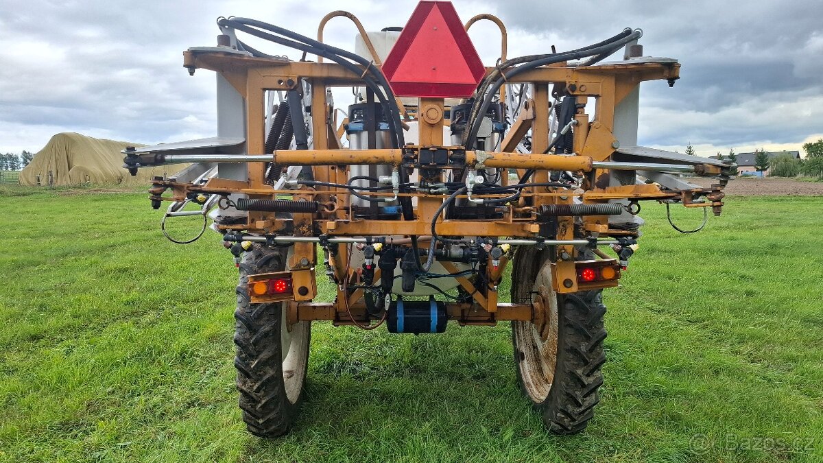 Postřikovač Knight 2000l 18m tažený - 2