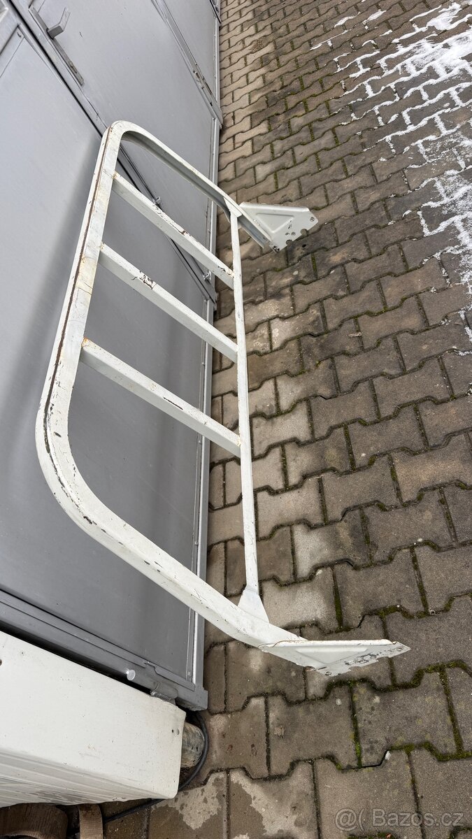 Toyota Land Cruiser 7 - 2