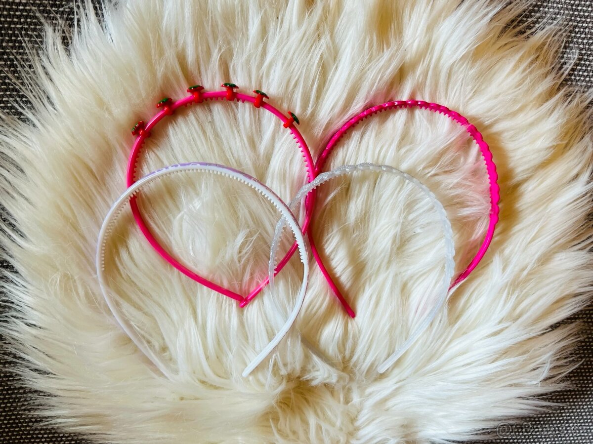 Dívčí čelenky top stav - 2