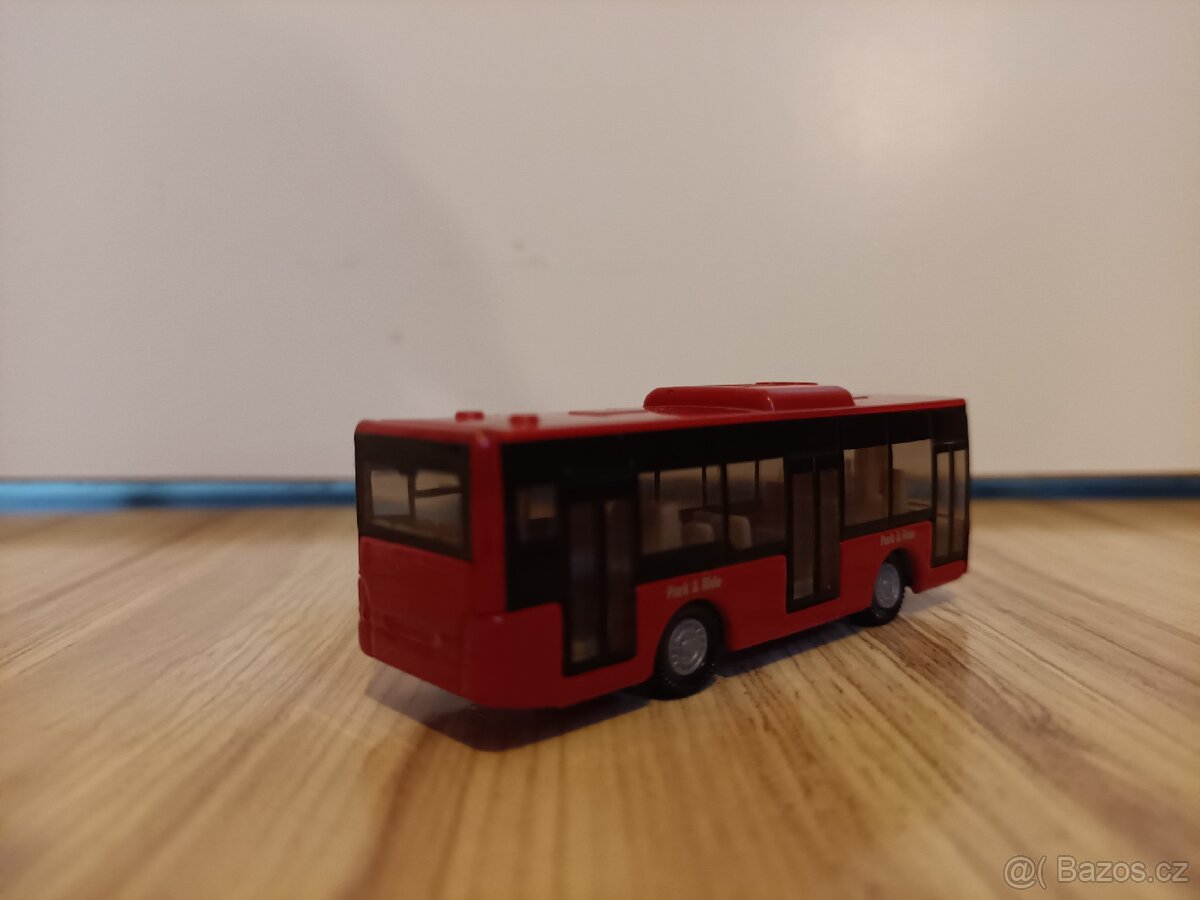 Model Siku Autobus městský červený 1:55 - 2