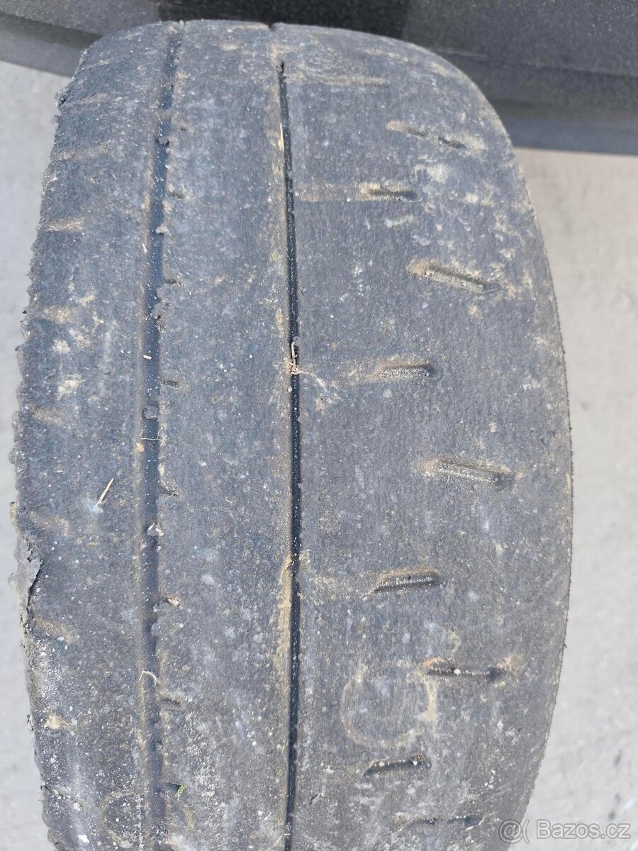 Hankook T72 235/40-18 - 2
