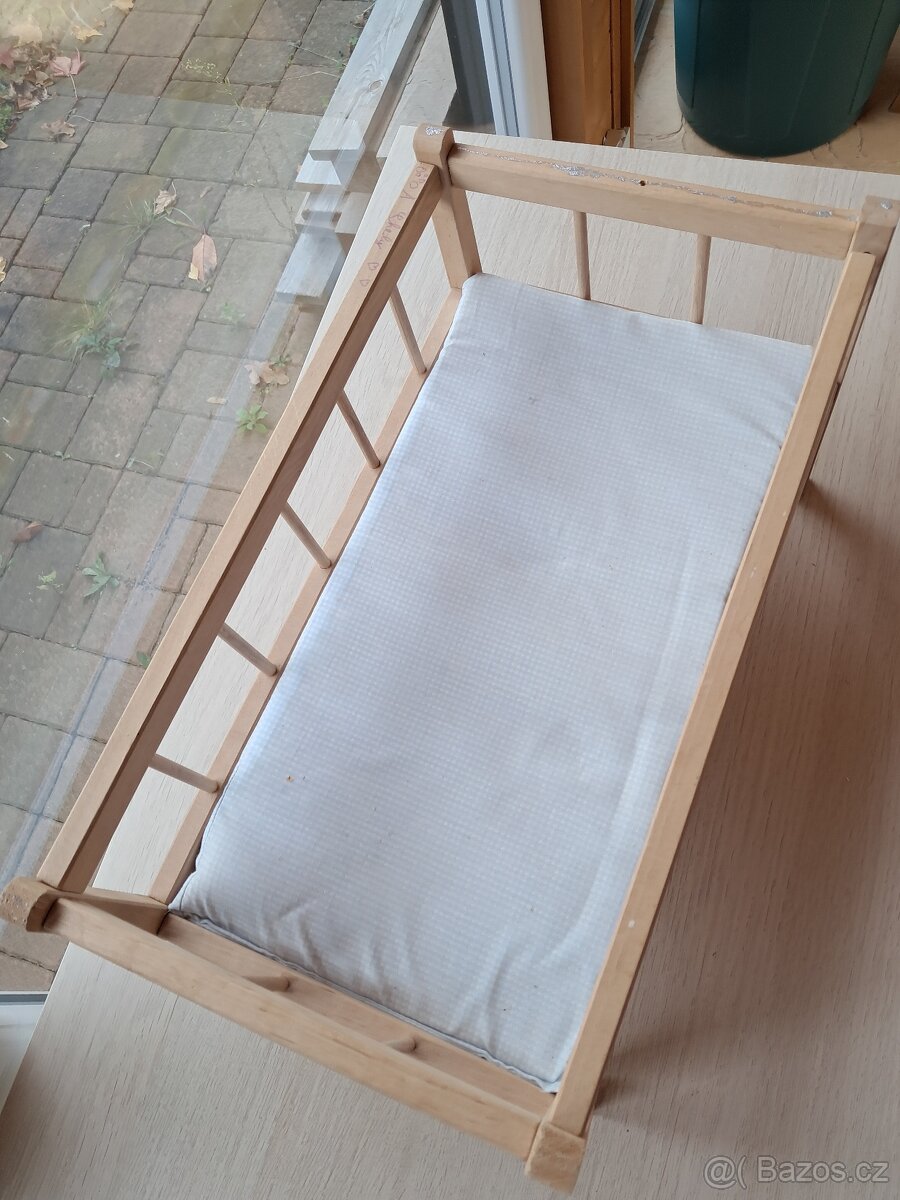 Dřevěná postýlka - 2