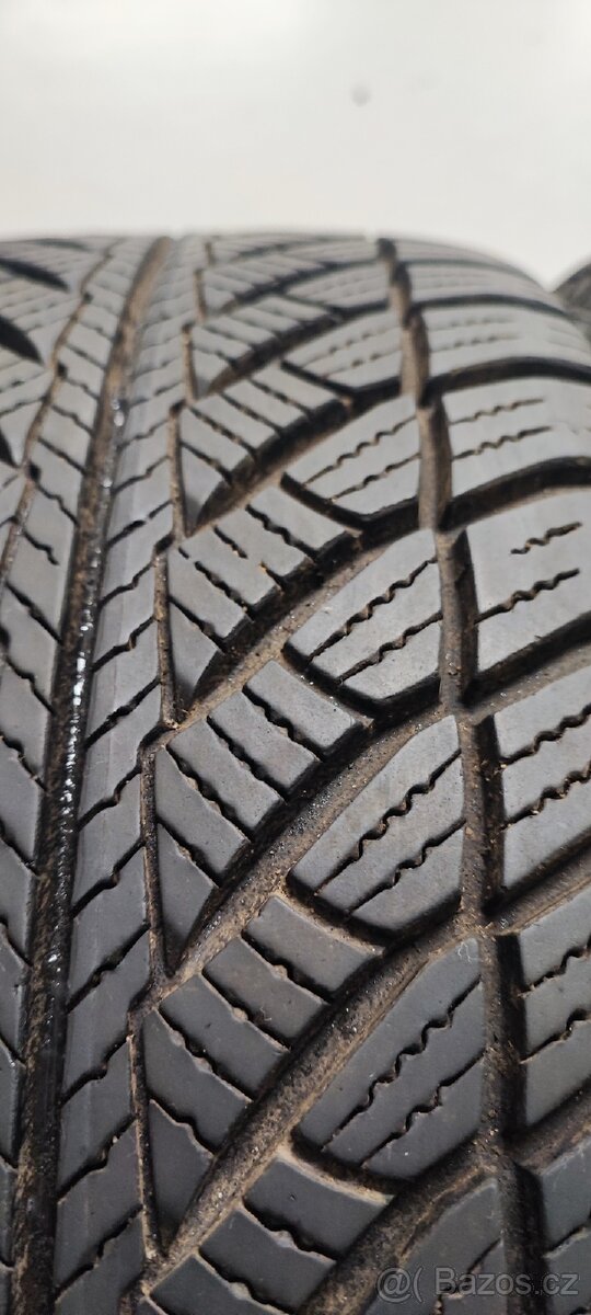 1ks 245/45/18 Goodyear UltraGrip, DOT 1923, 7.3mm. - 2