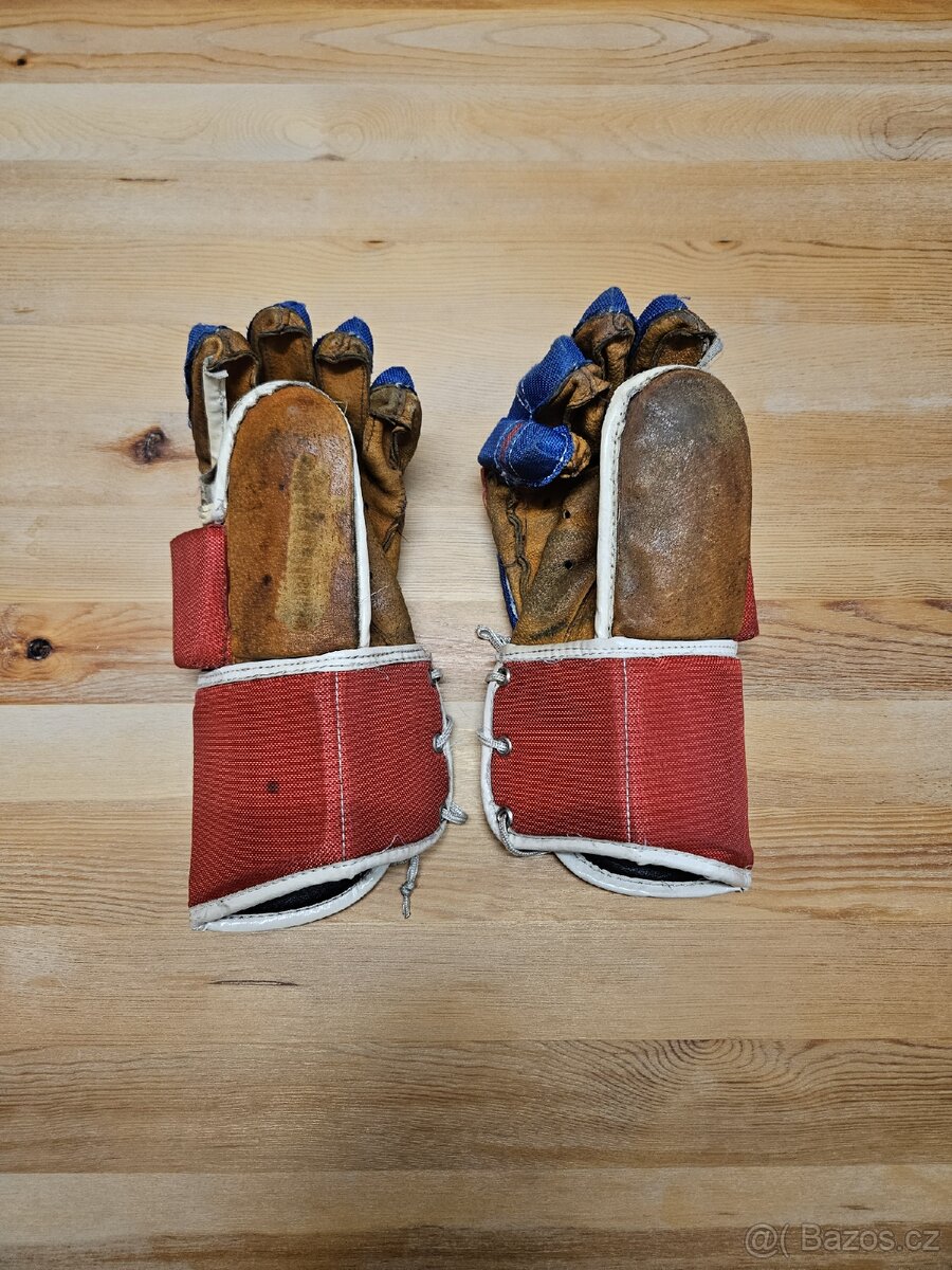 Hokejové rukavice - 2