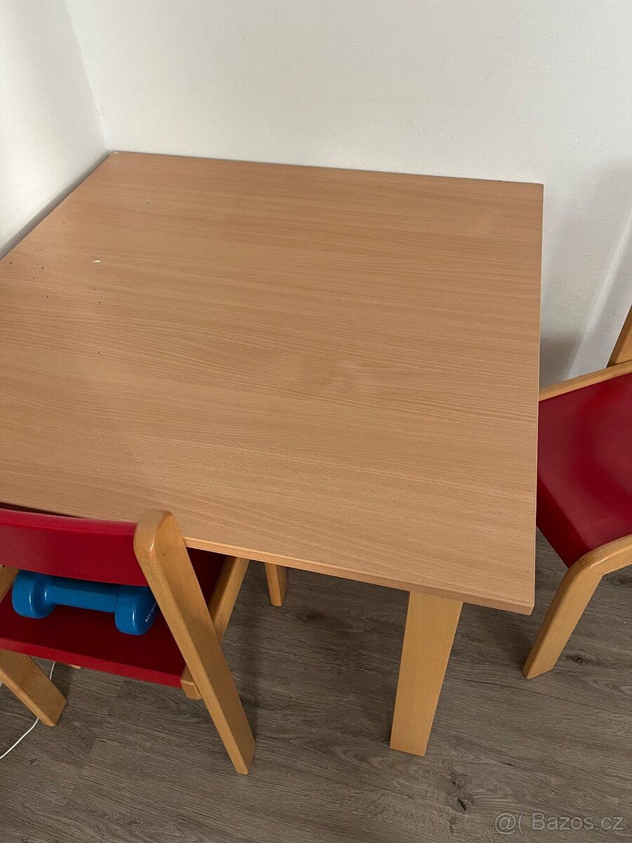 Stolek + Dětské židličky - 2