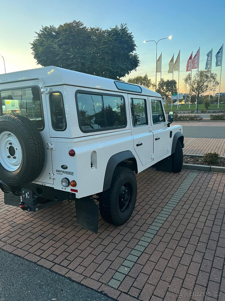 LAND ROVER DEFENDER