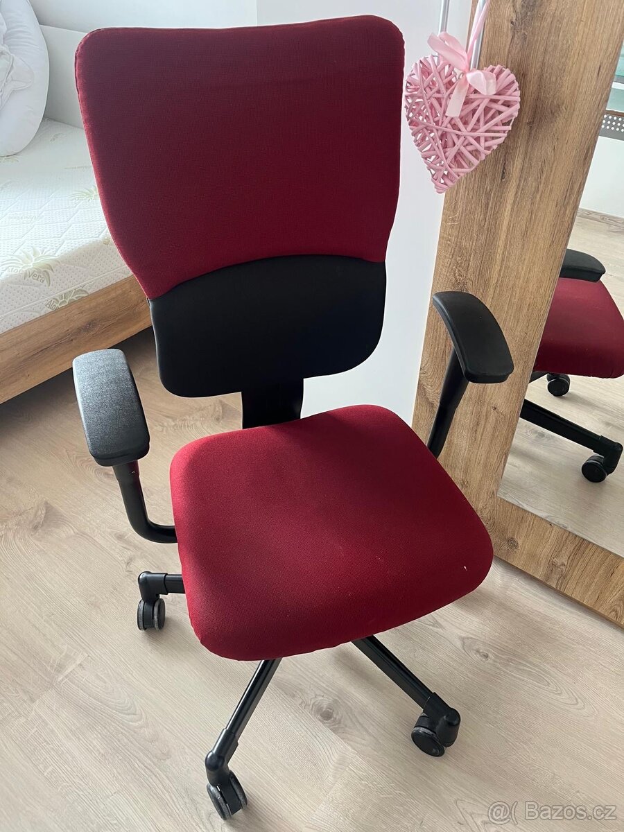 Prodám pracovní stůl a kancelářskou židli - 2