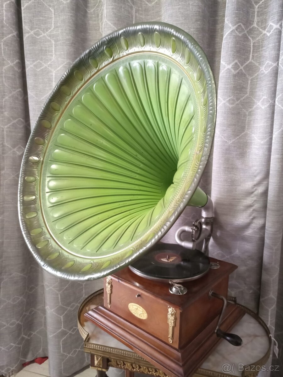 Salónní gramofon s troubou - 2