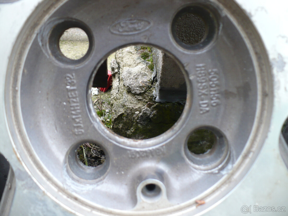 alu kola Ford RS - 2