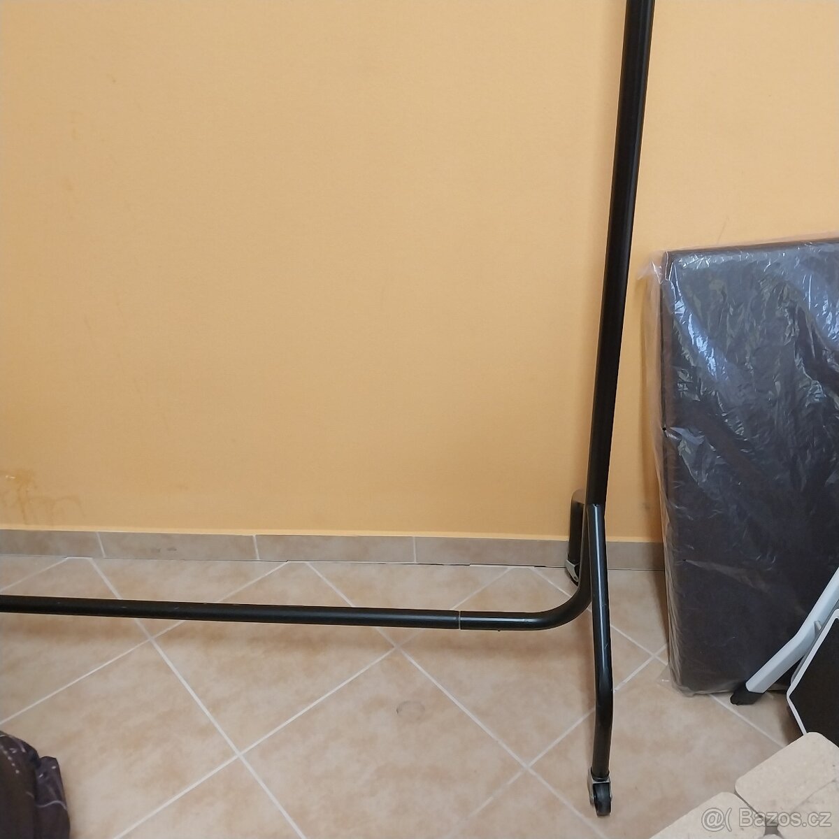 Prodám věšák - 2