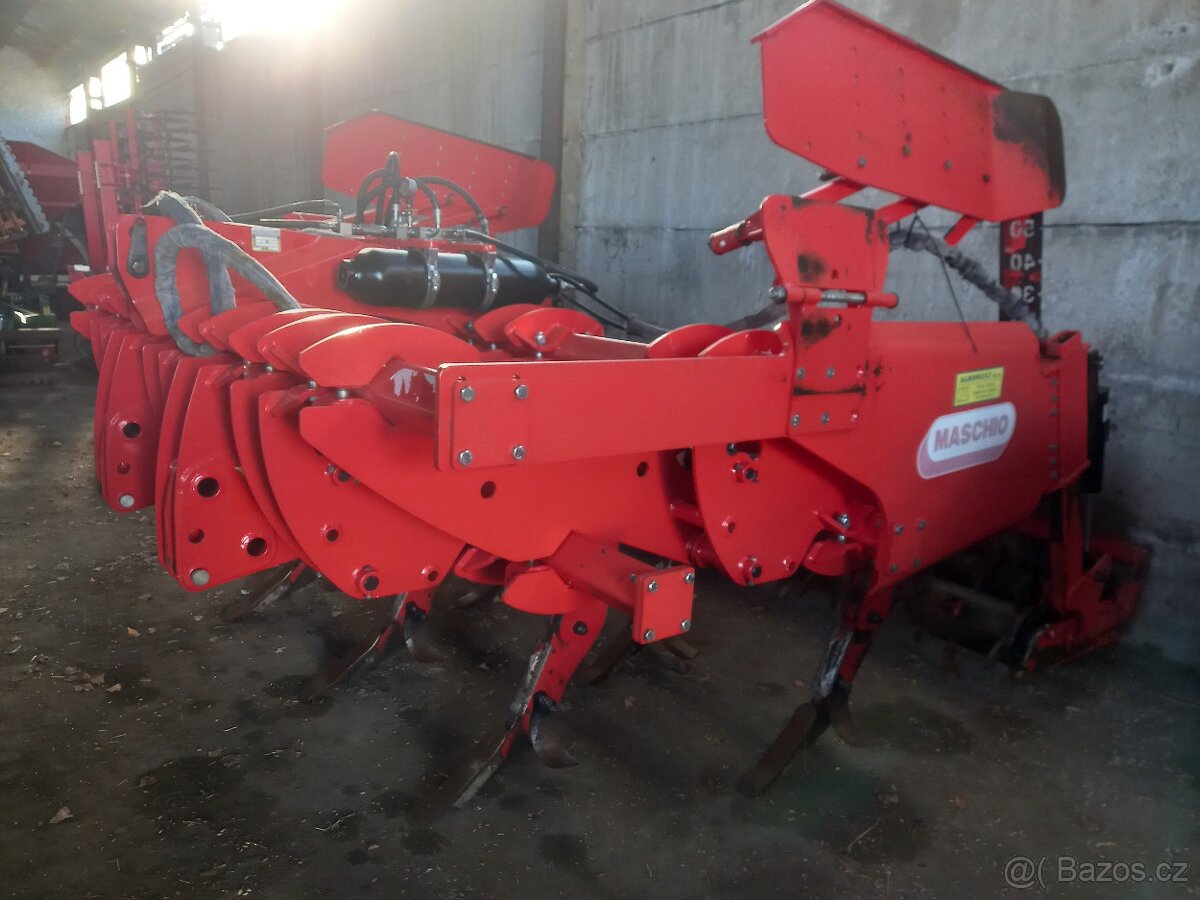 Dlátový pluh Maschio - 2