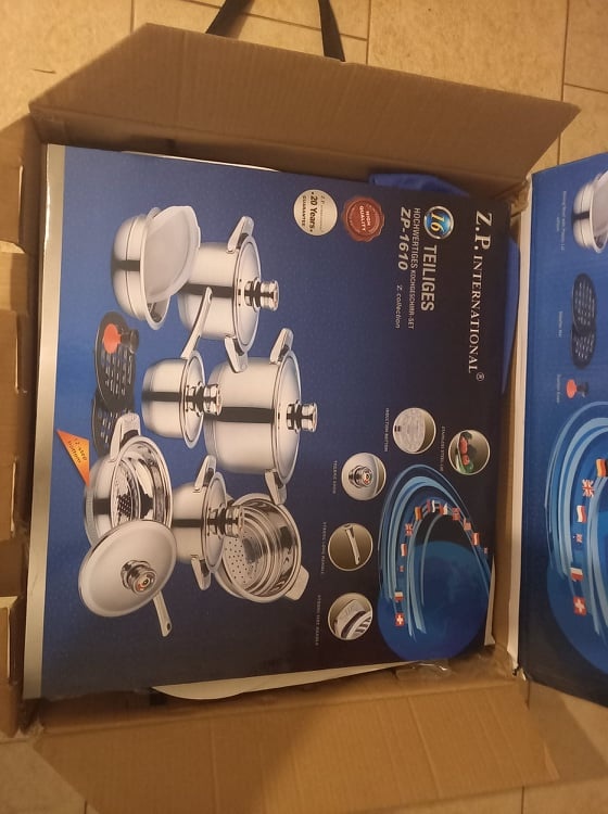 Sada nerezového nádobí. - 2