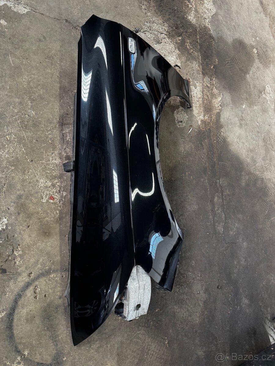 Levý blatnik audi a6 4f - 2