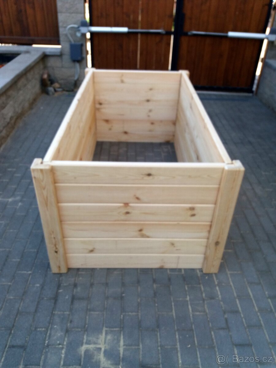Dřevěný vyvýšeny záhon - 2