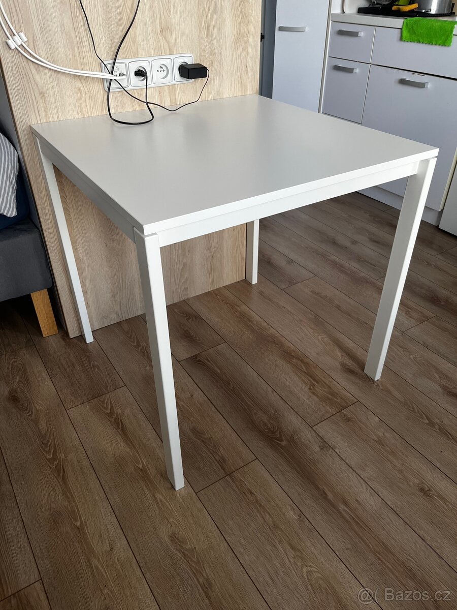 Jídelní stůl a židle - 2