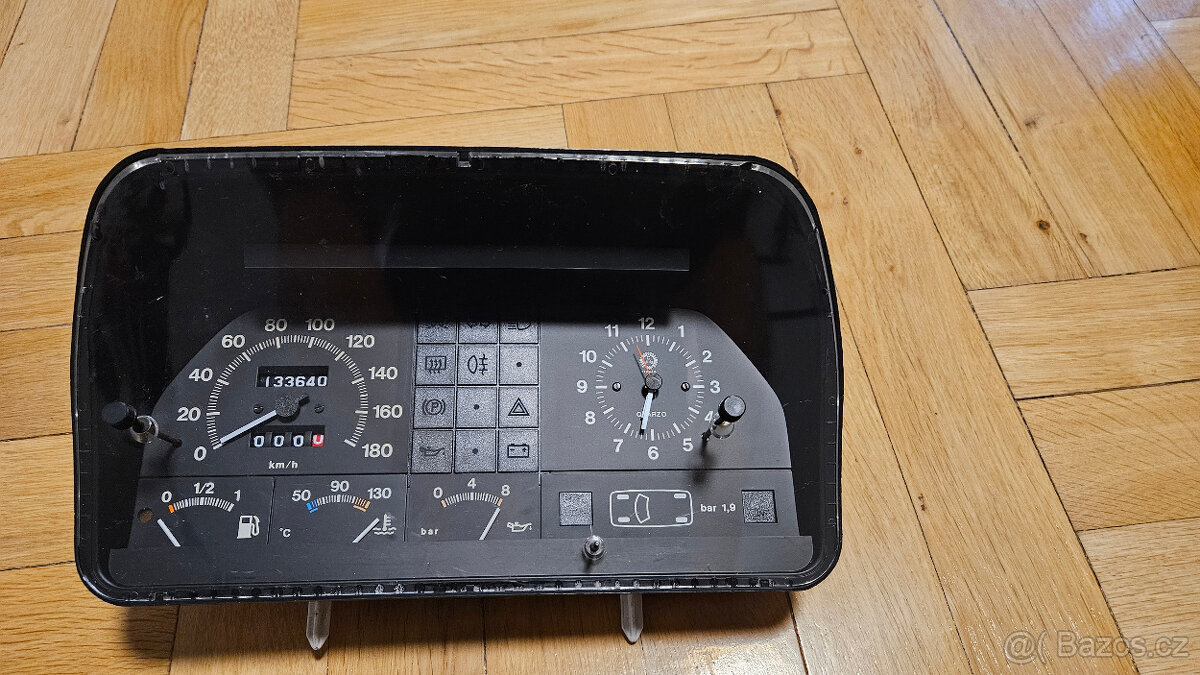 Přístrojové budíky Fiat Uno, Logo - 2