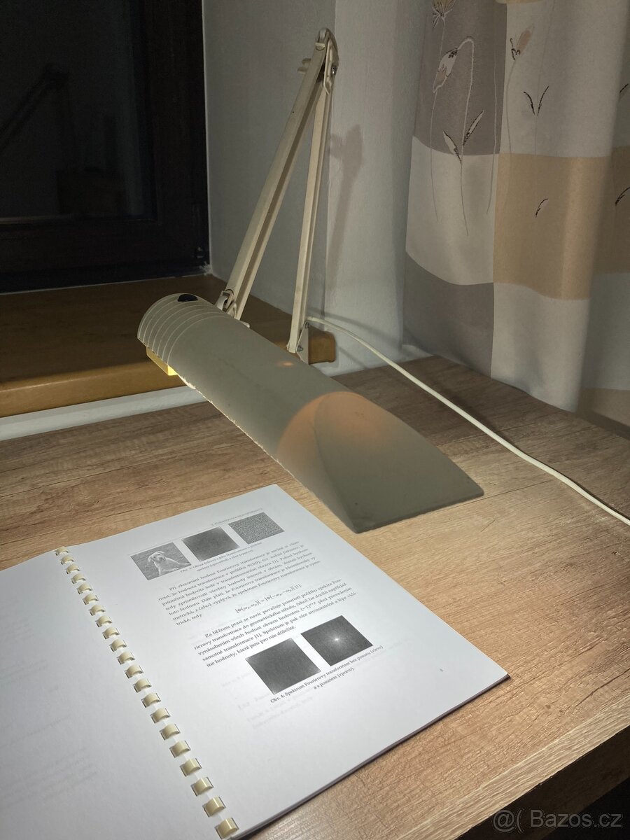 Polohovací lampička ke stolu - 2