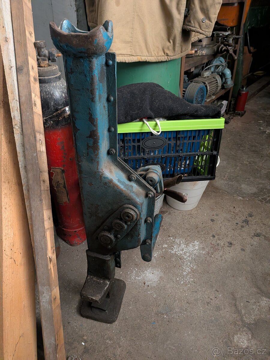 Hřebenový zvedák BRANO 10T - 2