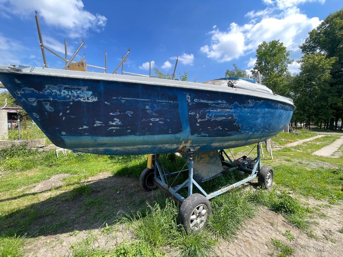 Kajutová plachetnice 6,5m - 2