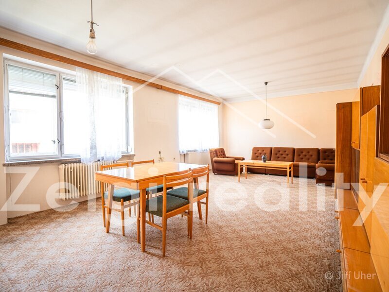 prodej vícegeneračního rodinného domu 7+2, užitná plocha 330 - 2