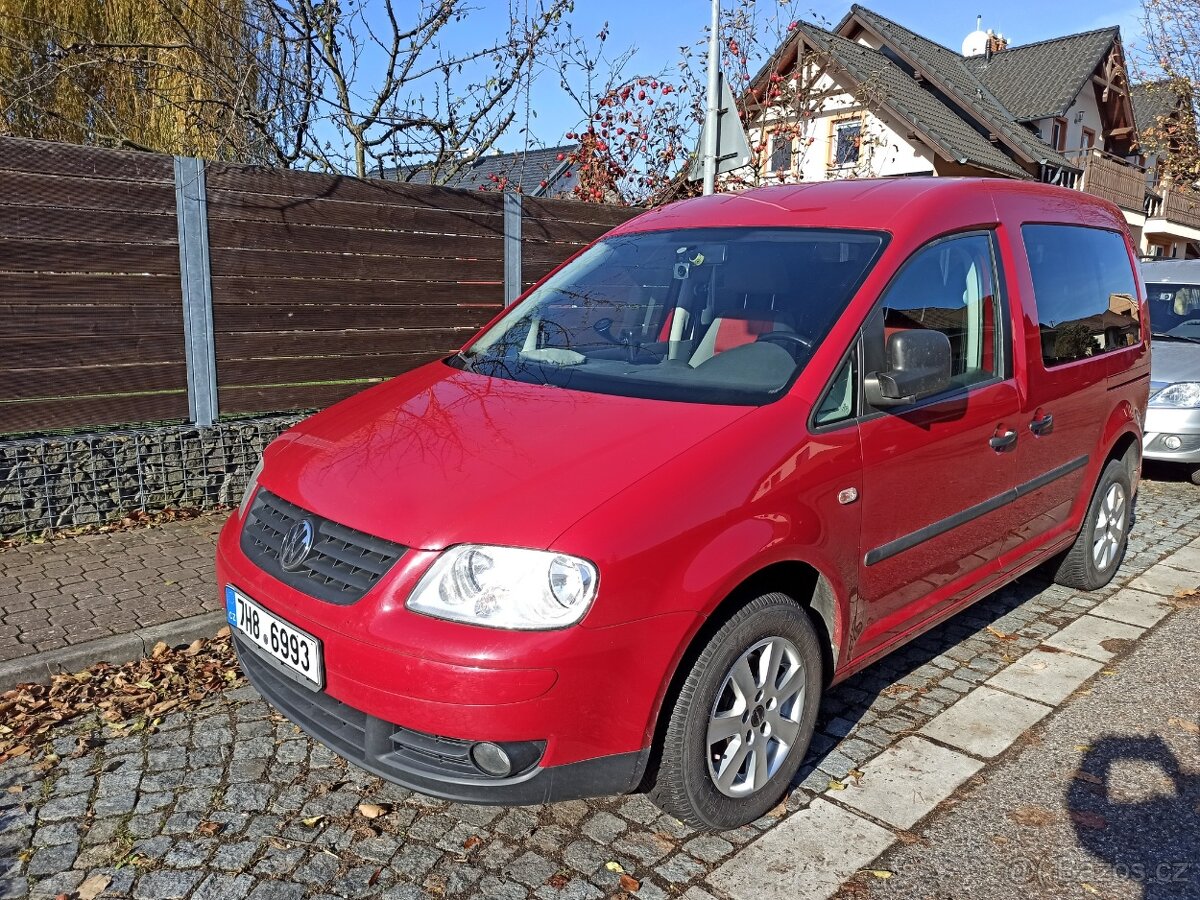 VW CADDY LIFE, 1,9 TDi, 77kW, rodinné auto - 2