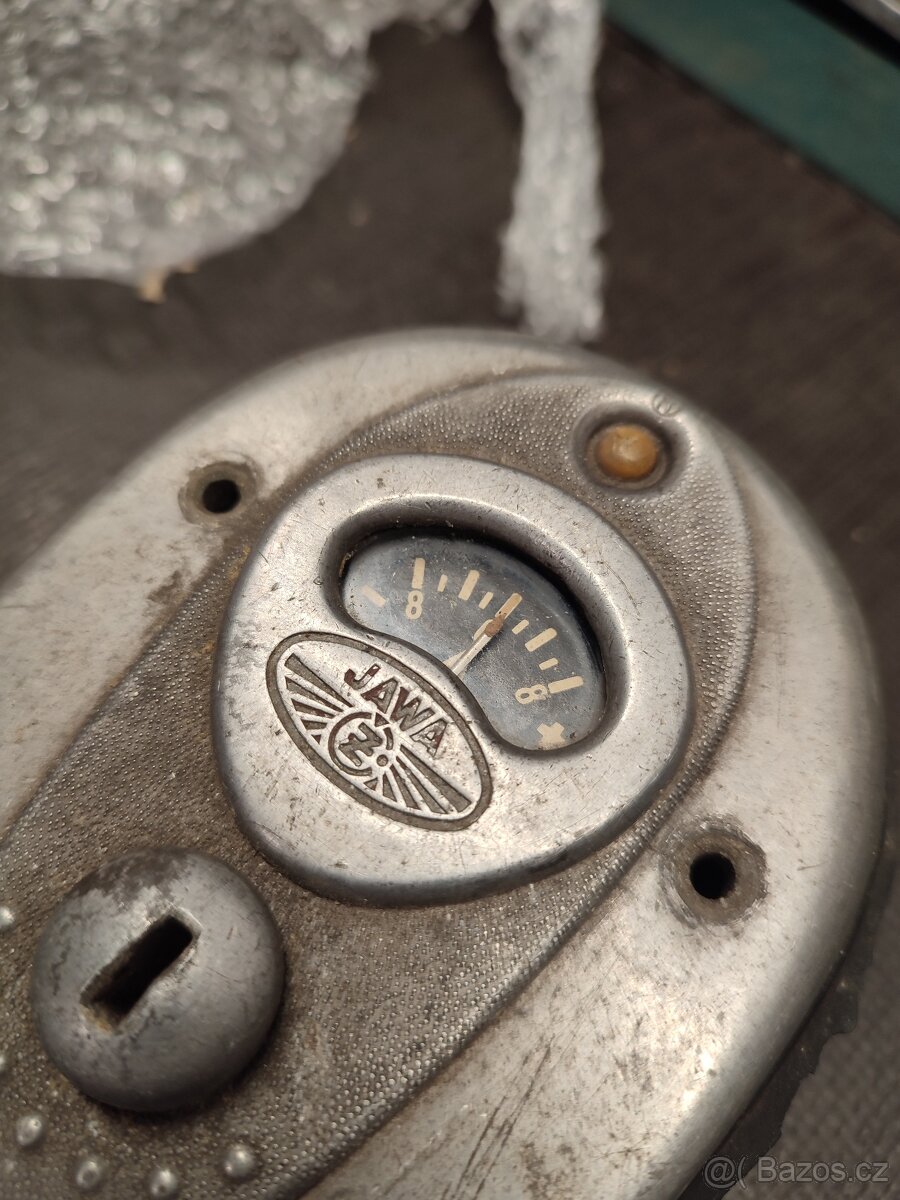 Spínací skříňka, ampérmetr Jawa kývačka. - 2