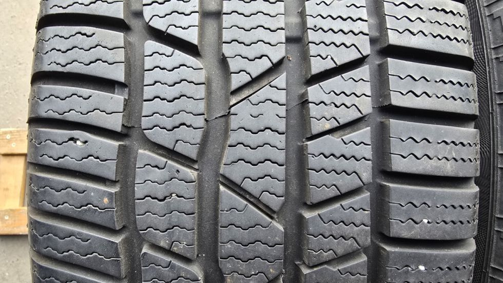 Zimní pneu 205/55/16 Continental - 2