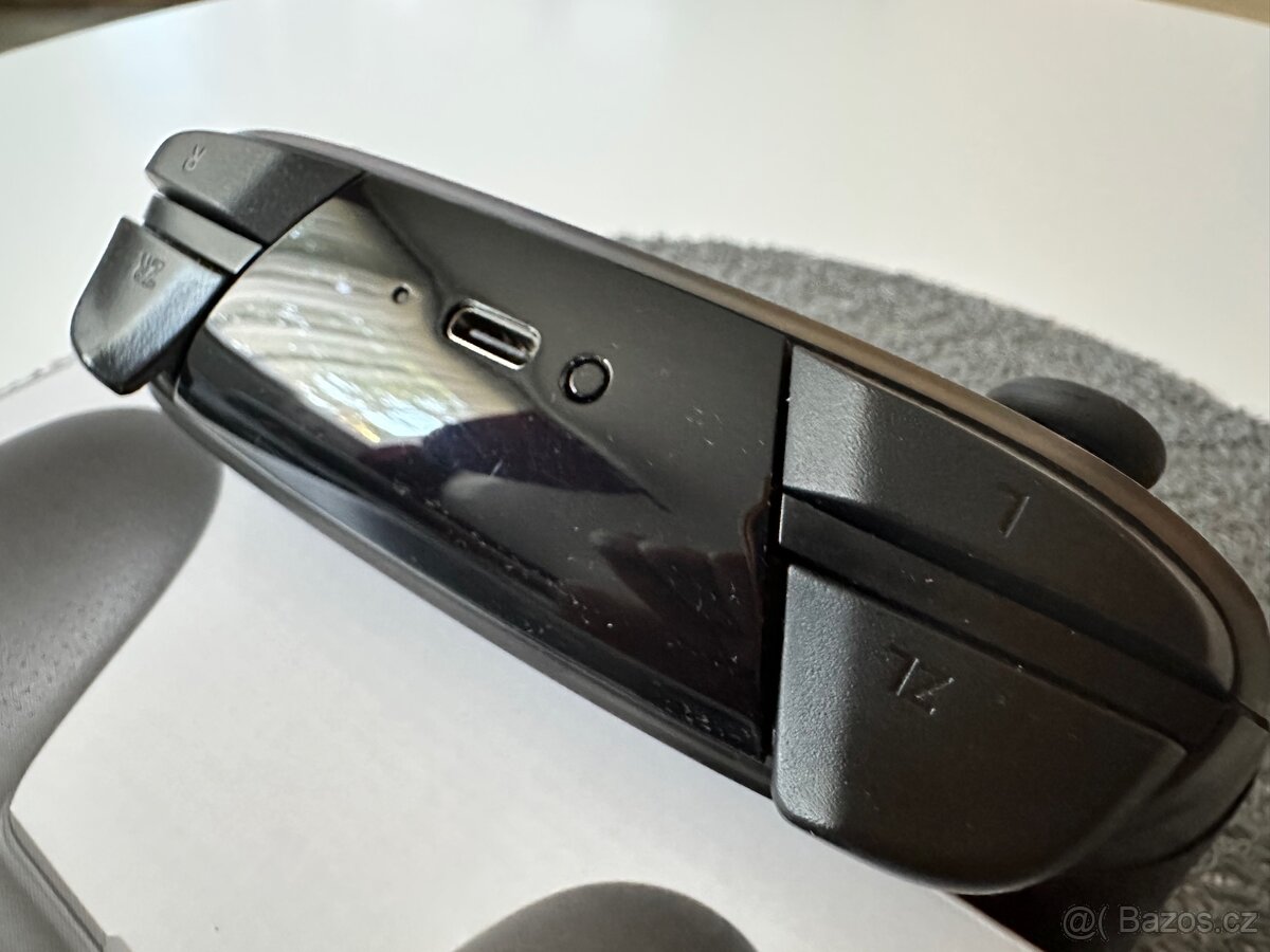 Nintendo Switch Pro Controller - 2