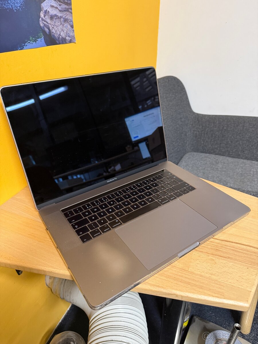 MacBook Pro 15” (2017) - 2