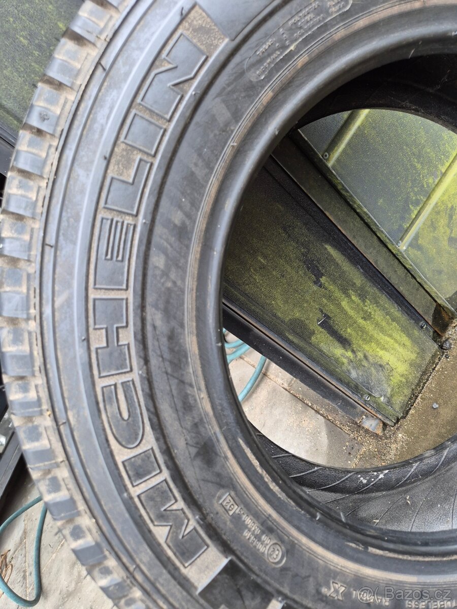 Pneu 205/75 R 16C - 2