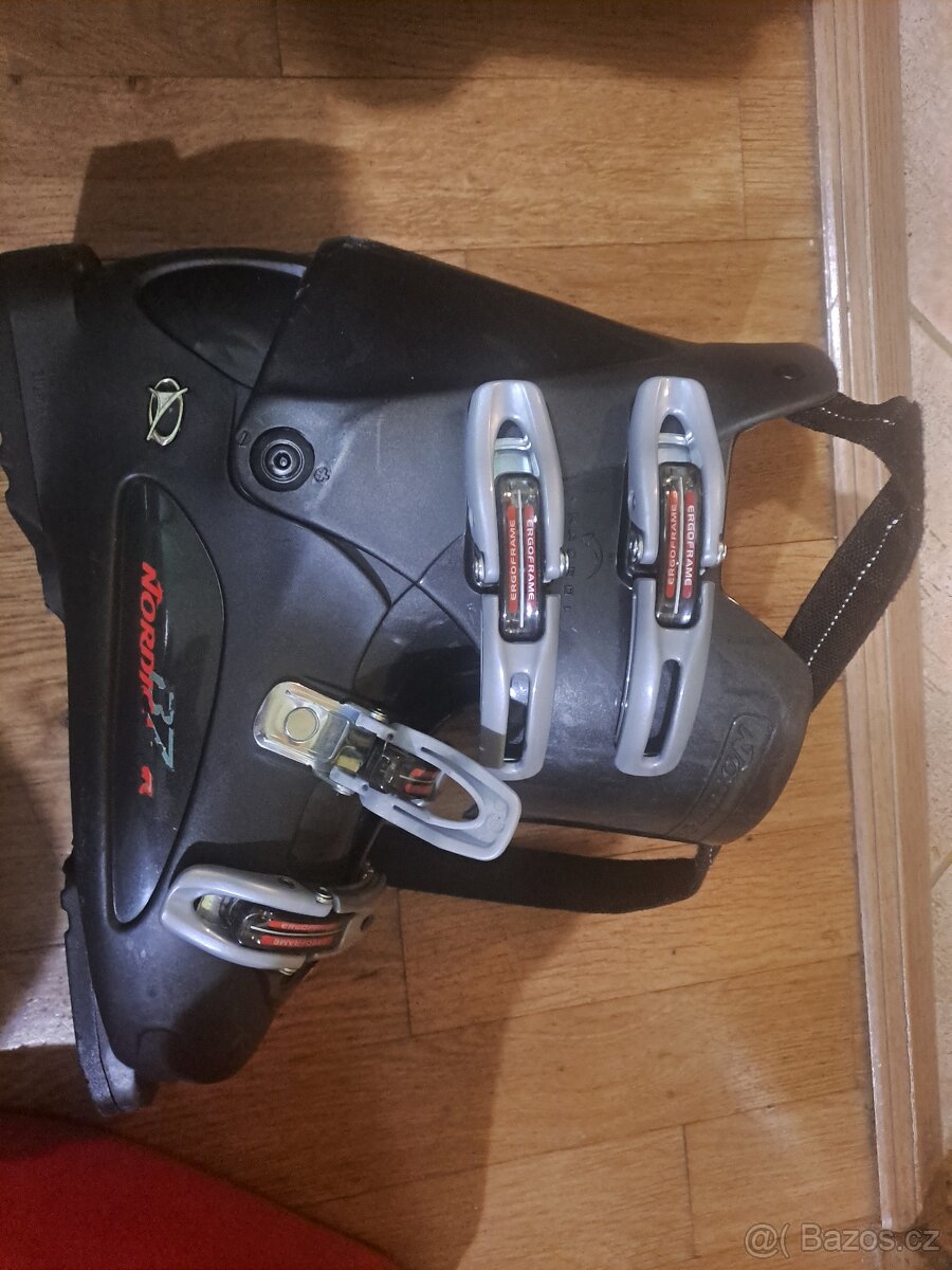 Lyžařské boty 270 - 2