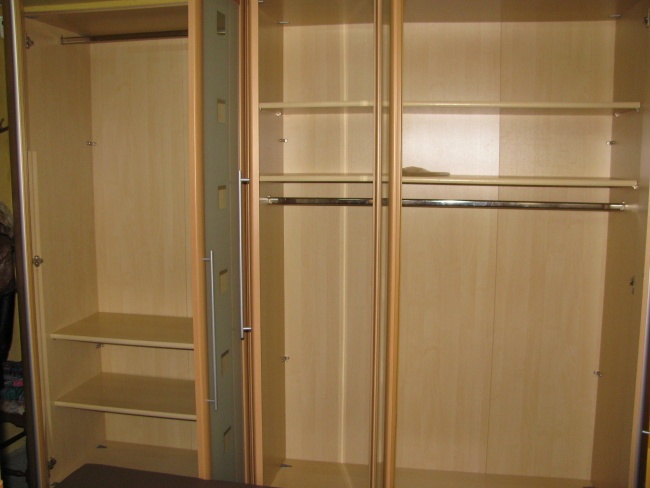 Šatní skříň - 2