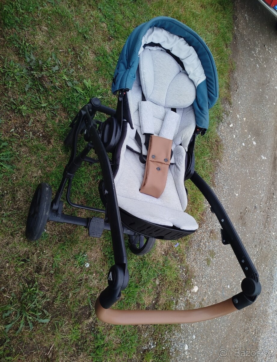 Kočárek Junama - 2